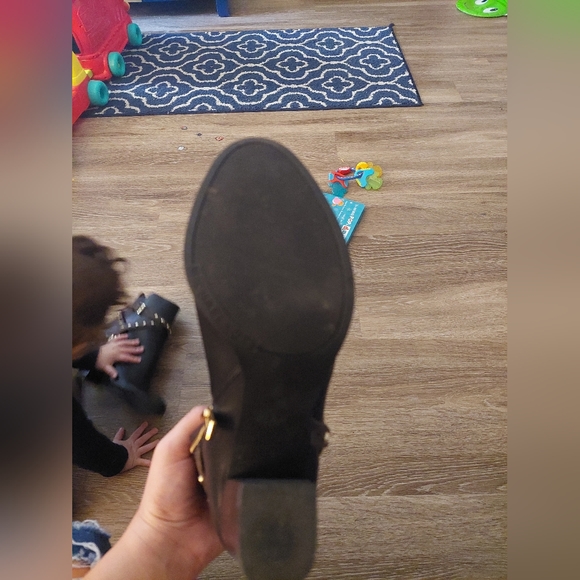 Michael Kohrs Booties - Picture 4 of 4